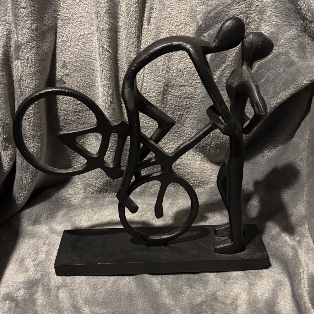 Black bicycle kissing statue